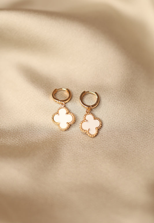 Lucky Me clover earrings white